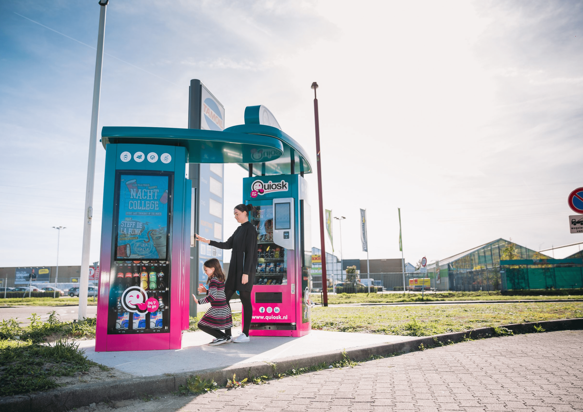Outdoor self-service vending kiosk with Beetronics high-brightness touchscreen.