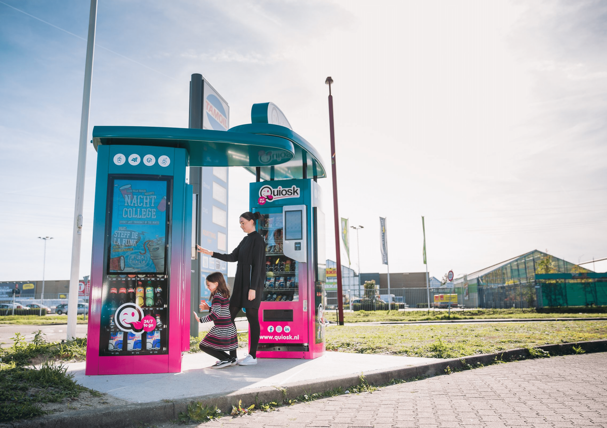 Outdoor self-service vending kiosk with Beetronics high-brightness touchscreen.